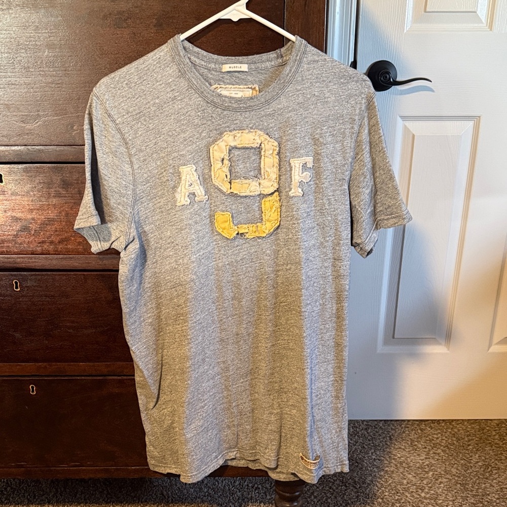 Vintage Abercrombie & Fitch Gray Short Sleeve Tee with Yellow '9' Applique